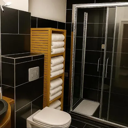 Bright For 6 People In Apartment *